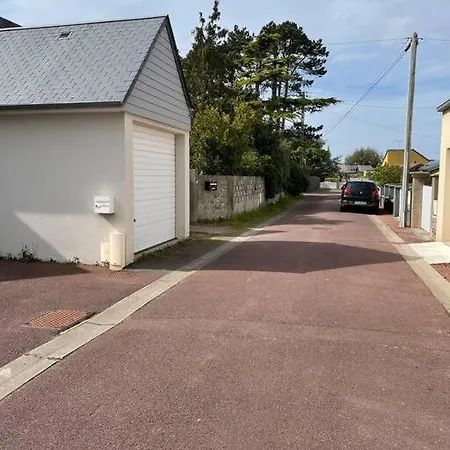 Les Troenes Centre Station
